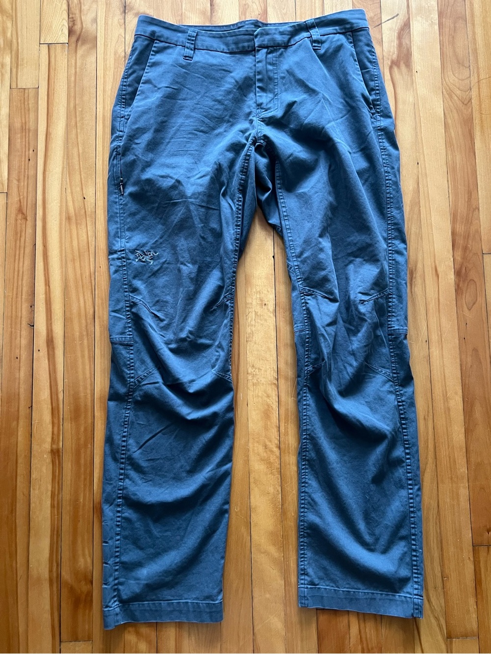 Arc'teryx Trim Fit Grey Chino Pants Men's Size 32